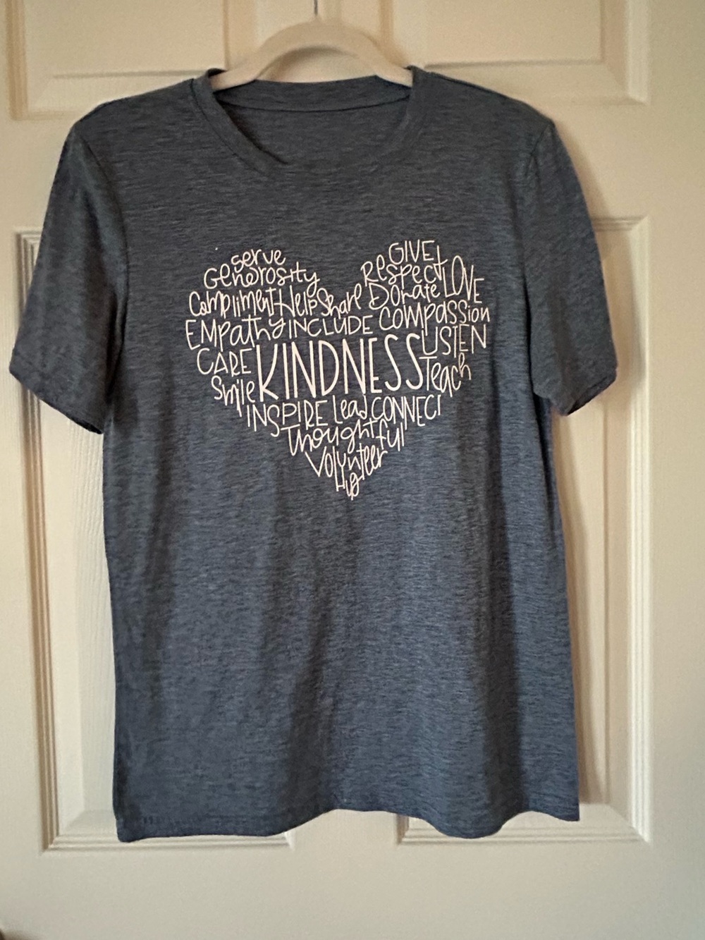 Gray Kindness Heart Graphic Tee Inspirational Short Sleeve Shirt Size Small